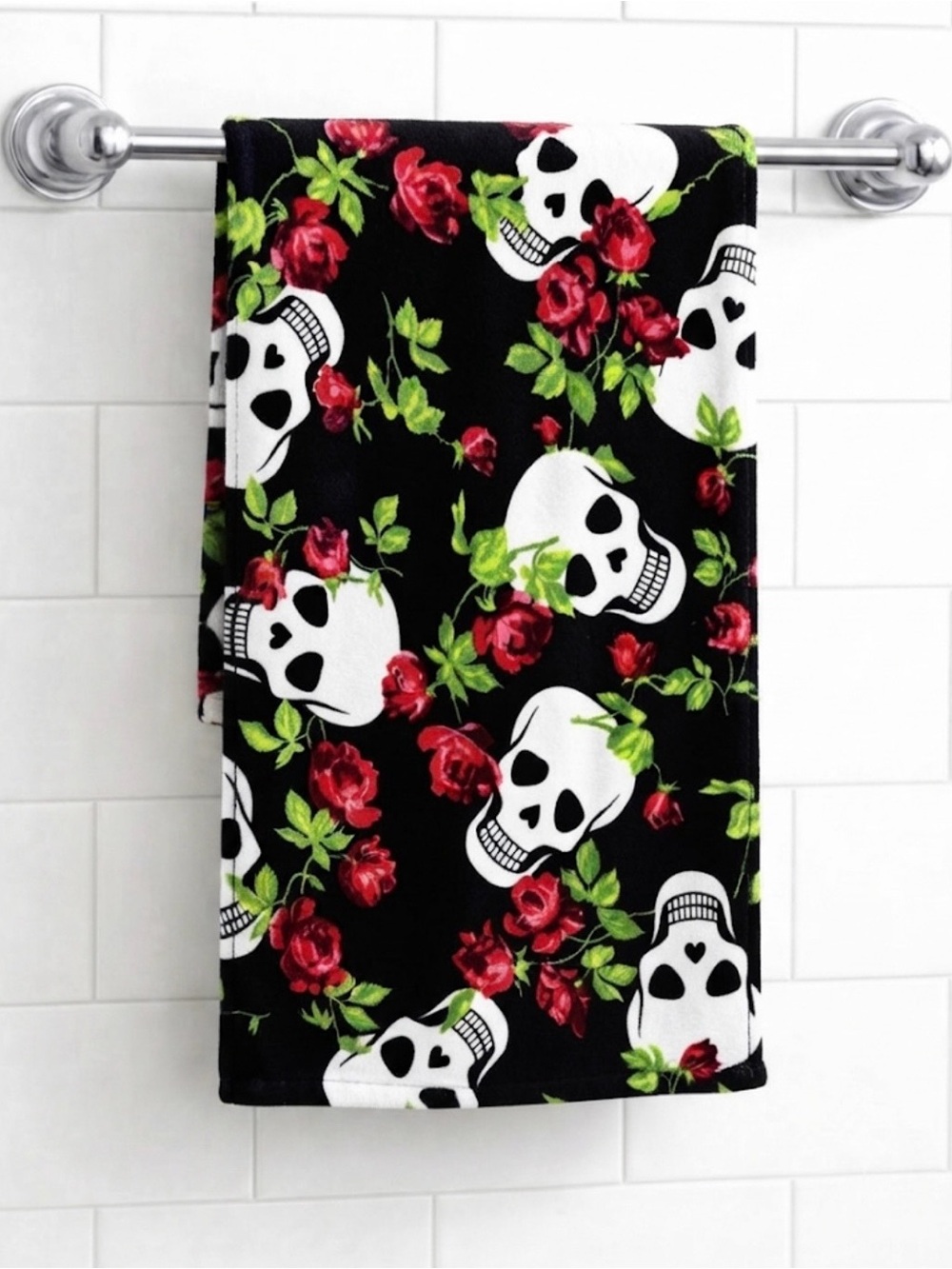BETSEY JOHNSON HAND TOWEL SKULLS & ROSES GOTHIC HALLOWEEN PLUSH VELOUR COTTON